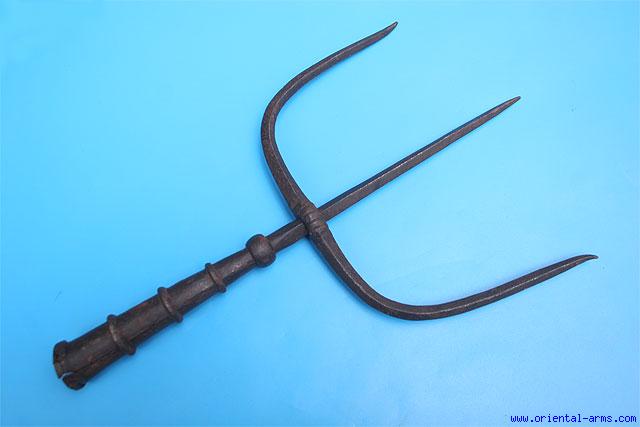 Oriental-Arms: 19 C. Chinese Trident Spear Head