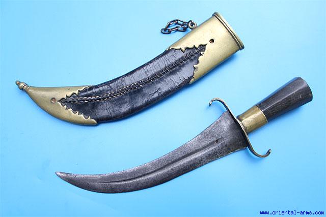 oriental-arms-curved-dagger-of-unknown-origin